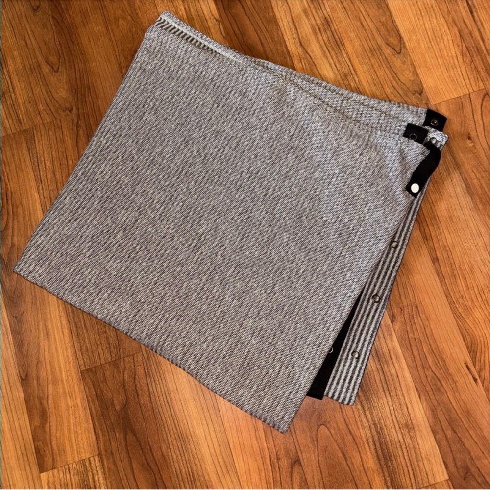 Lululemon Vinyasa Scarf / Grey Stripe